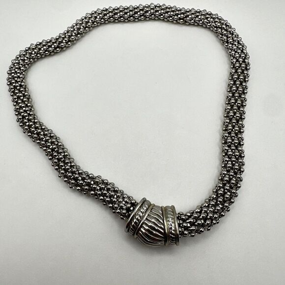 SALE! 17” mesh and magnetic clasp vintage silver toned necklace! - Picture 2 of 9